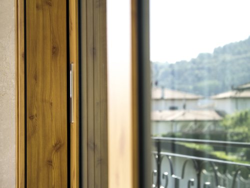 porta finestra serramento in legno alluminio