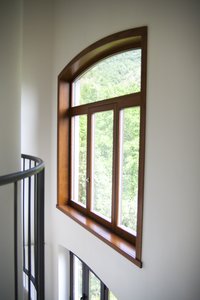 serramento finestra mezzaluna legno particolare sinistra