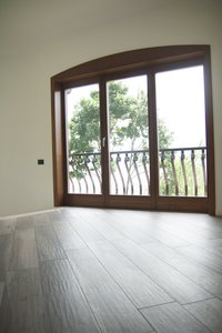 serramento portafinestra mezzaluna legno