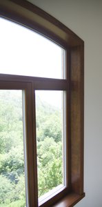 serramento finestra mezzaluna legno particolare destro
